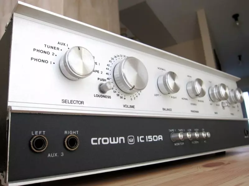 Preamplifier với khả năng tăng 30dB – 50dB sẽ cần các dòng micro condenser sở hữu độ nhạy cao