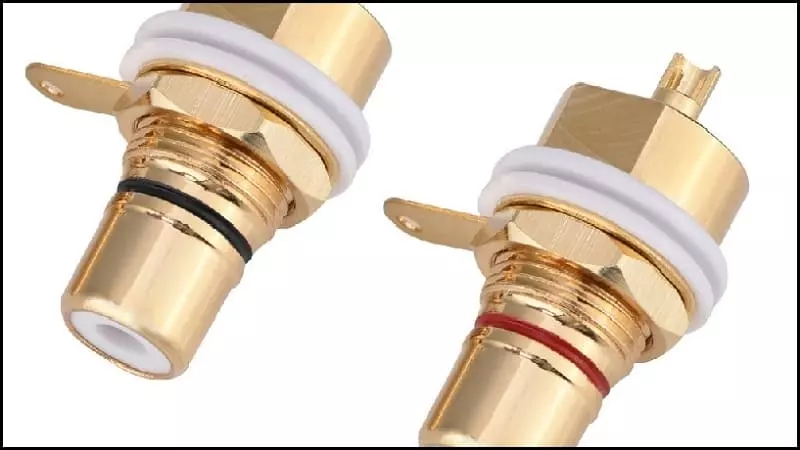 RCA Female lại được thiết kế một lỗ bằng kim loại ở giữa, bên ngoài được bao bọc bởi một chiếc nhẫn kim loại