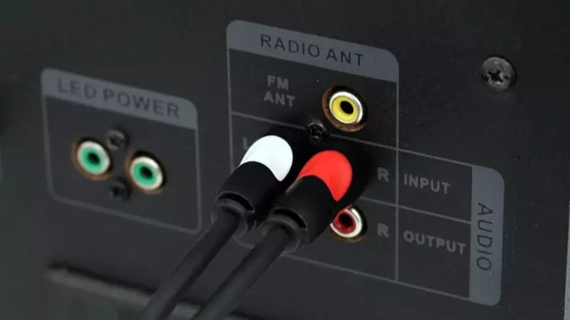 RCA có đặc điểm rất nhạy và nhiễu