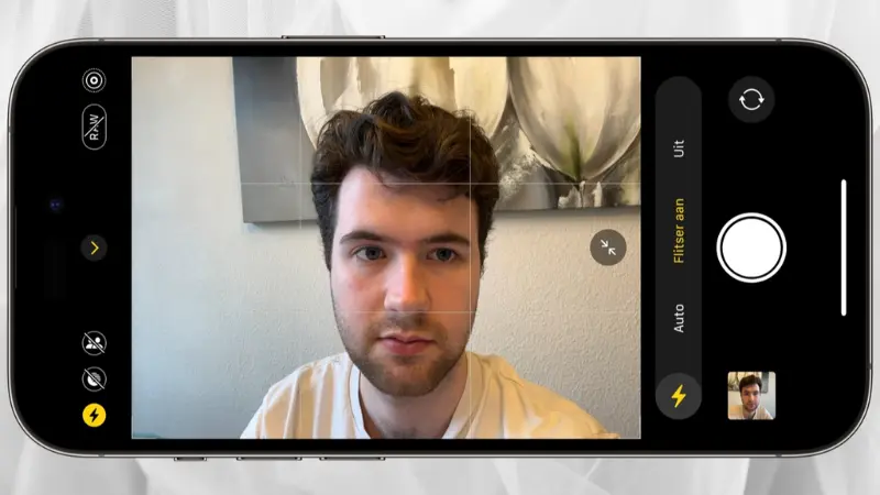 Tính năng Retina Flash giúp chụp selfie tốt hơn trong điều kiện thiếu sáng