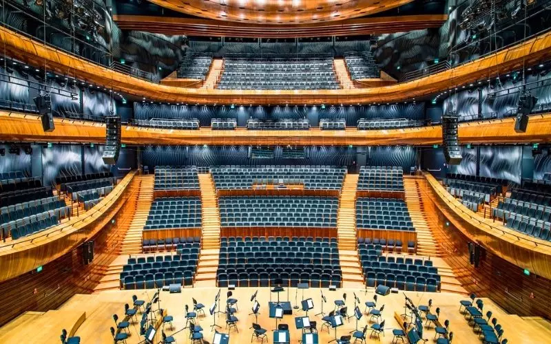 Chế độ Halls Reverb thường được sử dụng ở không gian rộng lớn.