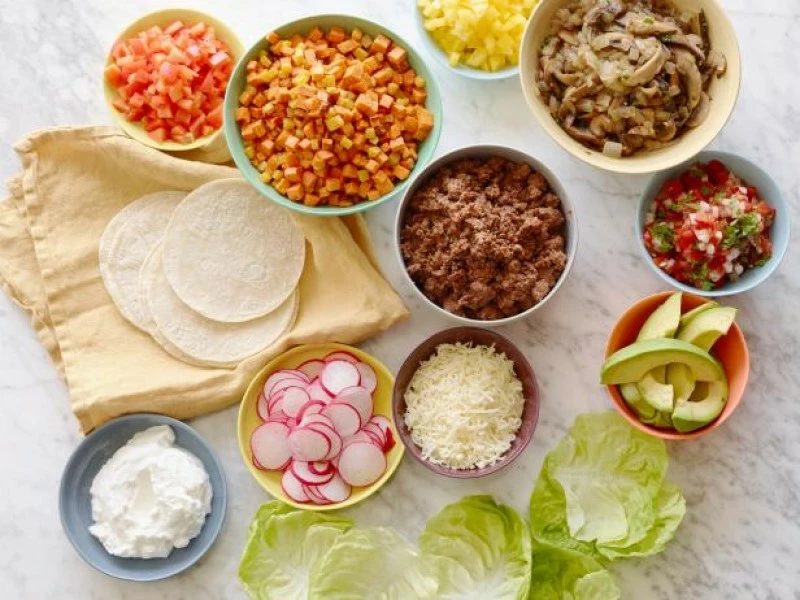 Nguyên liệu làm bánh Tacos thường được bày bán ở các cửa hàng, siêu thị