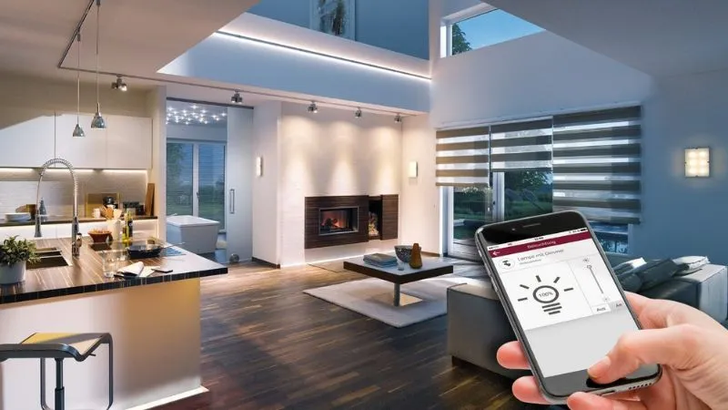 Dễ dàng kiểm soát và quản lý mọi thiết bị trong nhà từ xa bằng điện thoại thông minh, máy tính hoặc máy tính bảng
