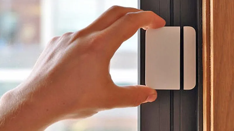 Bạn có thể nhanh chóng biết được cửa nhà mình đang đóng/ mở mặc dù không ở nhà