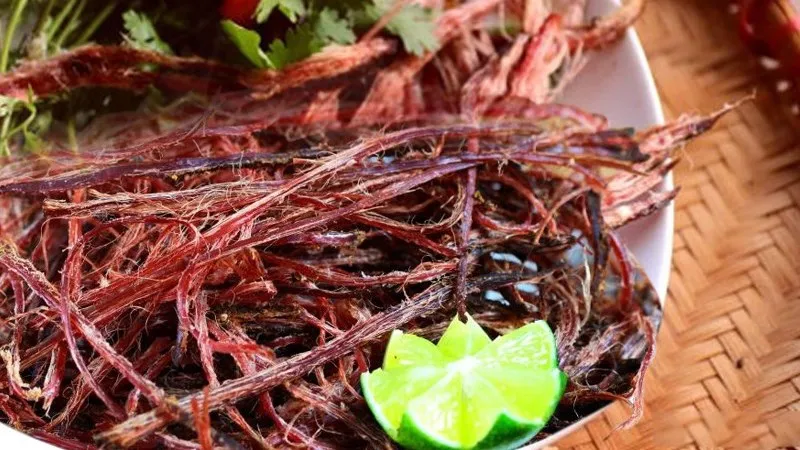 Thịt trâu gác bếp là món ăn đặc sản của vùng Tây Bắc