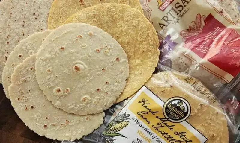 Tortilla bắp được làm từ bột bắp