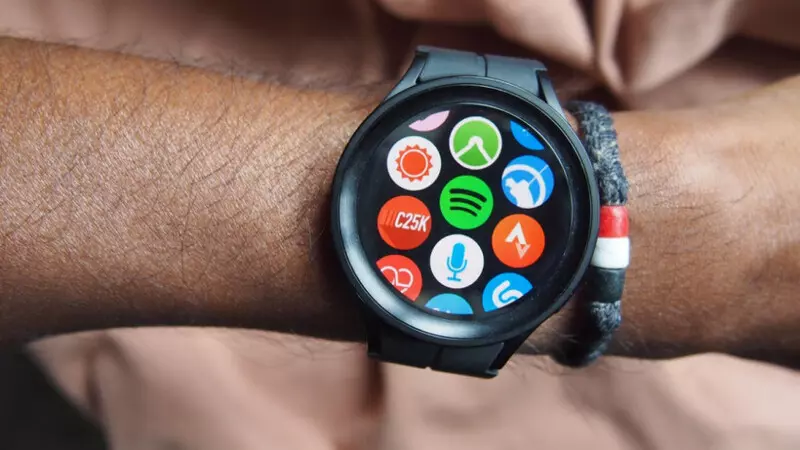 Với Wear OS, bạn sẽ không bỏ lỡ bất kỳ thông báo nào
