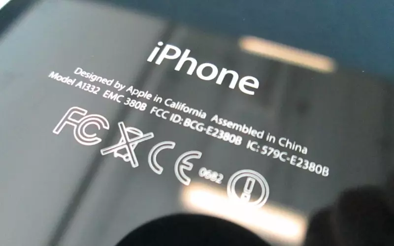FCC ID đây là mã chứng nhận của Tổ quốc Ủy ban truyền thông Liên bang (FCC)