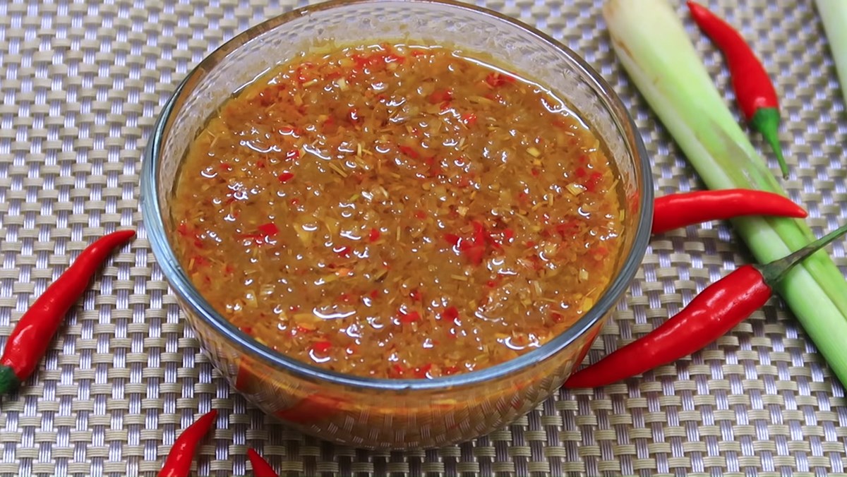 Ở miền Bắc mắm nêm thường được gọi là mắm tôm chua hoặc mắm tép chua