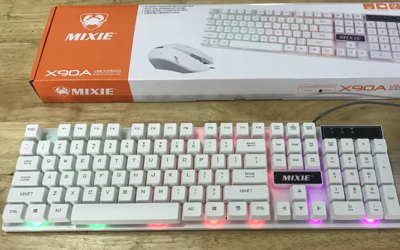 Bàn phím giả cơ còn được gọi là bàn phím bán cơ