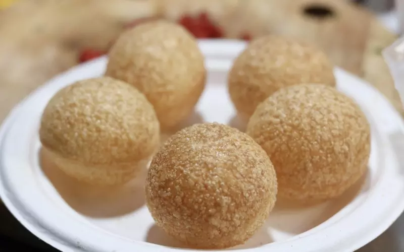 Pani Puri là món ăn đường phố truyền thống có nguồn gốc từ Ấn Độ