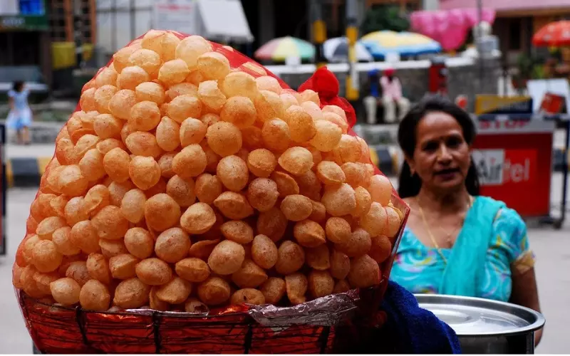 Pani Puri là món ăn đường phố truyền thống có nguồn gốc từ Ấn Độ