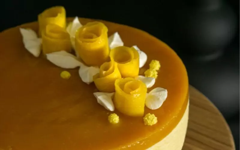Bánh mousse được làm từ 3 nguyên liệu chính là gelatin, kem tươi và lòng trắng trứng
