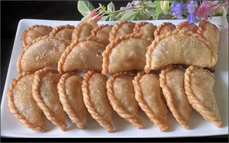 Bánh quai vạc là một trong những món bánh dân dã của người Việt Nam có xuất xứ từ miền Trung