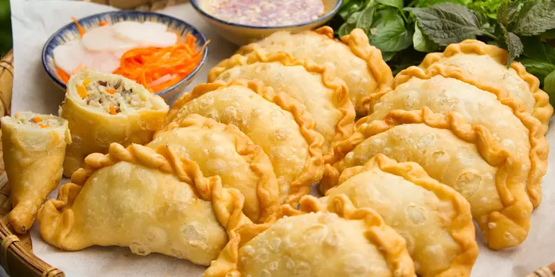 Hai loại bánh quai vạc phổ biến là bánh chiên và bánh hấp