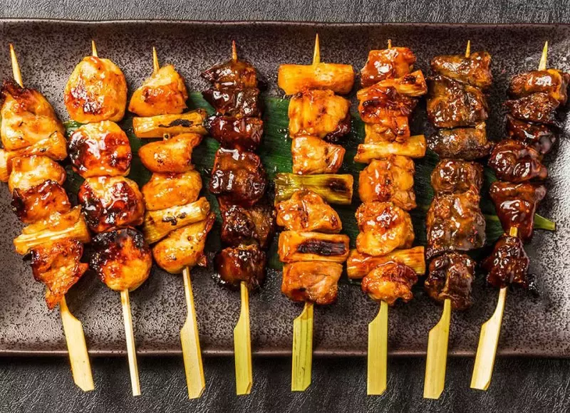 Món nước sốt sẽ có phần đặc biệt bởi sử dụng rượu sake và rượu Mirin