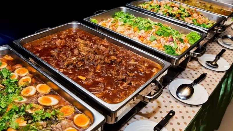 Nên lưu ý sử dụng đúng dụng cụ cho từng món, tránh tình trạng vi khuẩn chéo