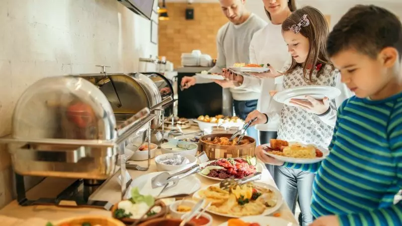 Thức ăn tại các tiệc buffet sẽ luôn đủ để thỏa mãn mọi người