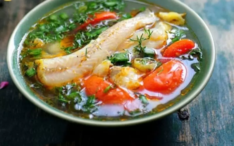 Món cá khoai nấu ngót thường có vị ngọt, mát và chua nhẹ