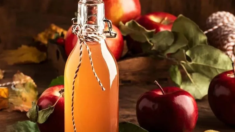 Cider là một loại rượu được sản xuất bằng phương pháp lên men trái cây tươi