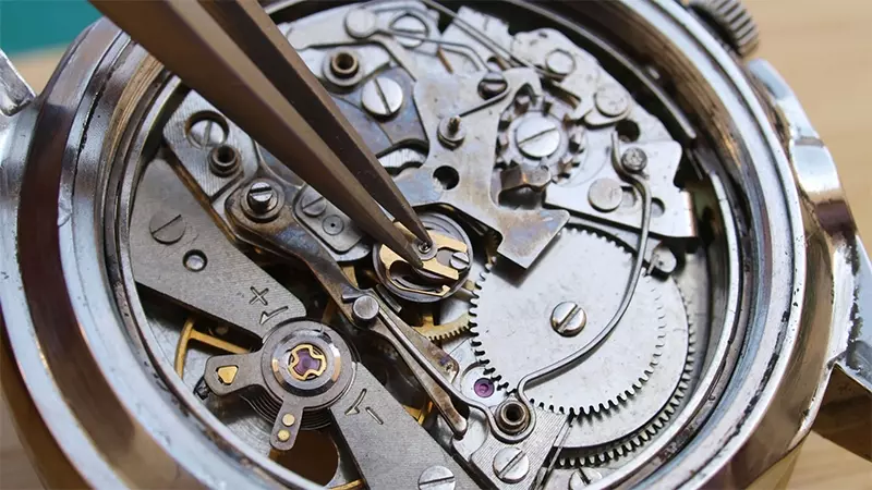 Nên lựa chọn một chiếc đồng hồ Chronograph với bộ máy in-house