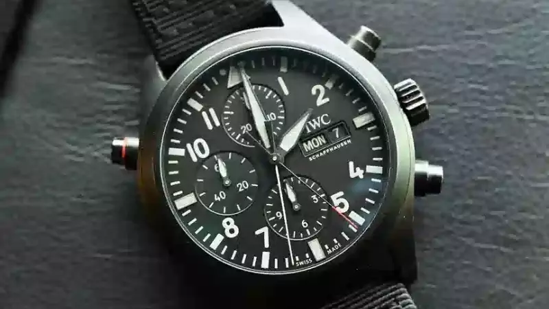 Bạn có thể lựa chọn các mẫu Chronograph với các tính năng khác nhằm phục vụ nhu cầu sử dụng cá nhân