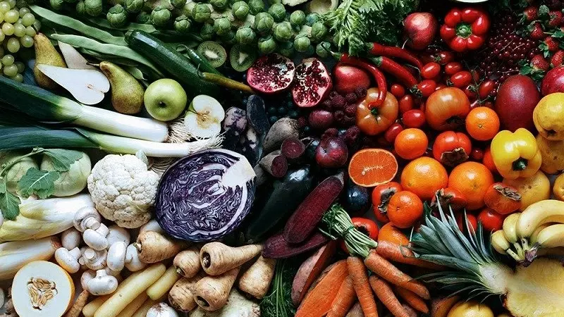 Rau củ và trái cây là những thực phẩm không thể thiếu trong chế độ eat clean