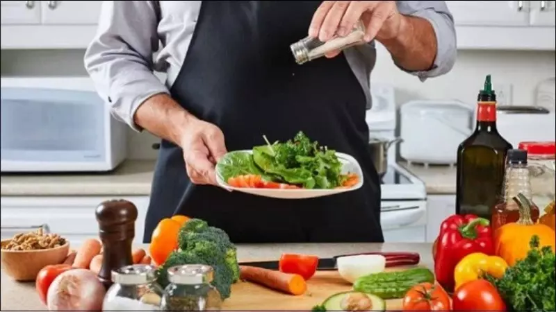 Trong chế độ eat clean hạn chế thức ăn chứa nhiều natri