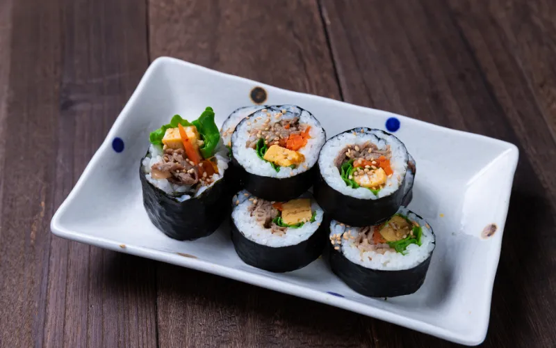 Bạn nên hỏi ý kiến của bác sĩ trước khi thêm kimbap vào khẩu phần ăn của mình