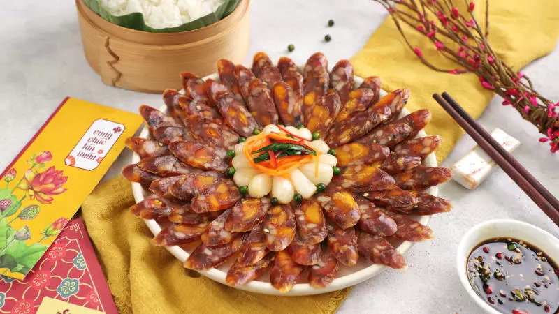 Lạp xưởng trứng muối có mùi vị béo đặc trưng