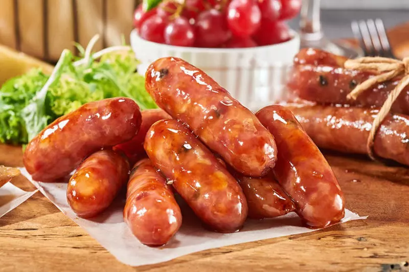 Lạp xưởng được mỡ heo và thịt nạc