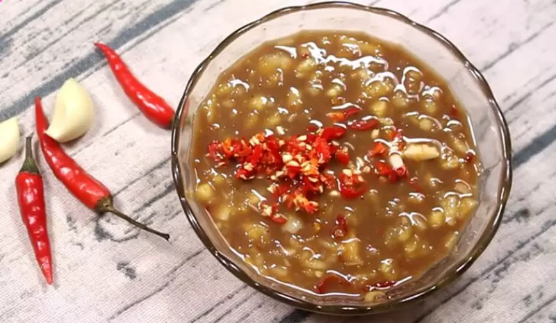 Mắm nêm là sản phẩm được lên men từ ướp muối con cá cùng các gia vị