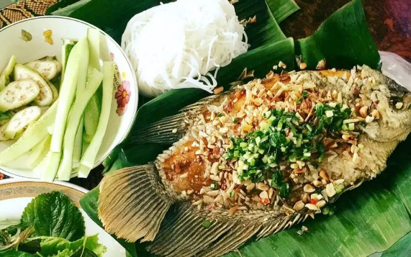 Cá tai tương được chiên giòn ăn cùng với mắm nêm chua ngọt thì lại hết ý
