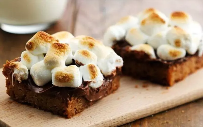 Bánh ngọt ăn kèm cùng Marshmallow vô cùng hấp dẫn