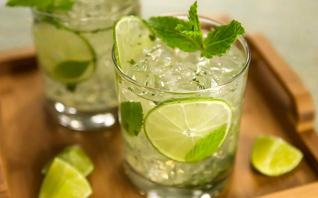 Mojito chanh cũng sẽ là một thức uống thích hợp dành cho ngày hè oi bức
