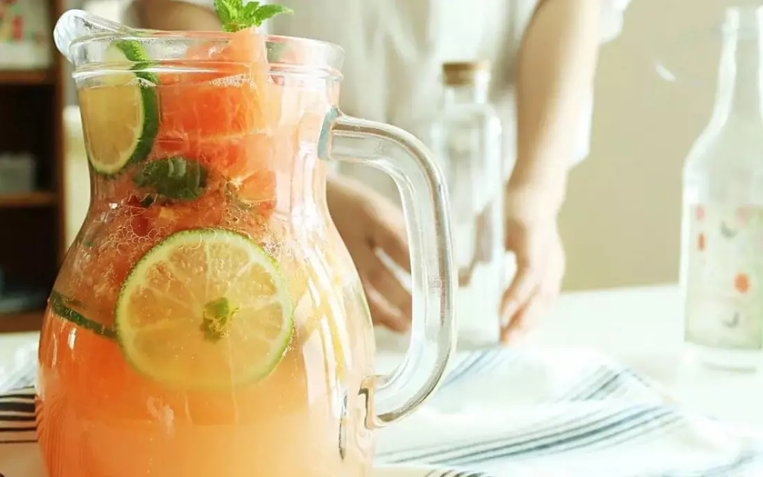 Một ly cocktail bưởi thật thơm ngon, với vị chanh chua chua thơm mát