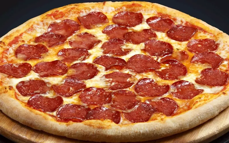 Phần đế bánh pizza được làm rất kỳ công