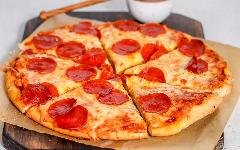 Phần đế bánh pizza được làm rất kỳ công