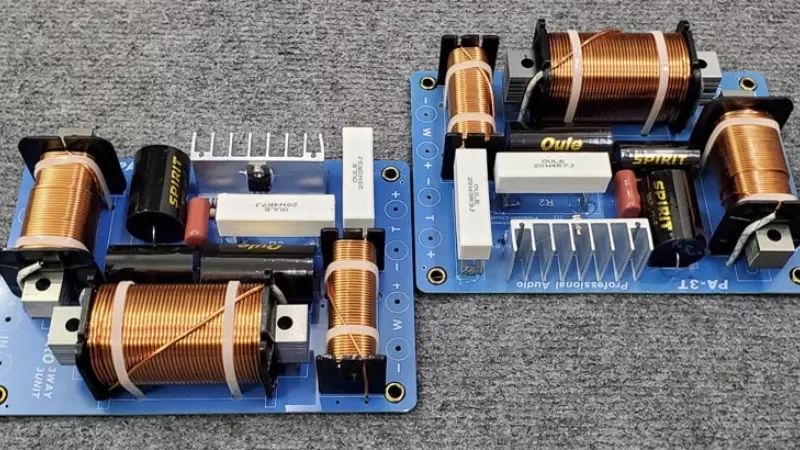Phân tần loa được dựng sẵn về và lắp đặt sẽ đảm bảo an toàn và làm tăng tuổi thọ của dàn loa