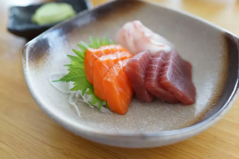 Sashimi là một món ăn truyền thống của Nhật Bản được làm từ các loại hải sản