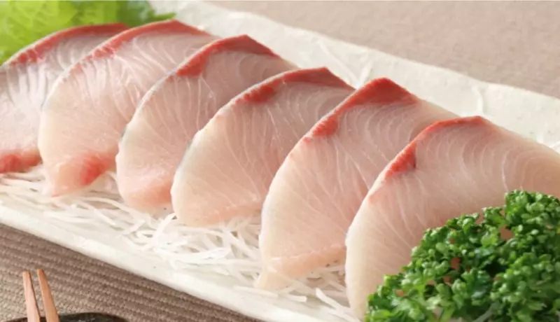 Kapanchi sashimi có lớp viền màu đỏ hồng, bên trong màu hồng nhạt rất tinh tế