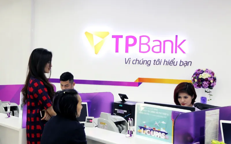 Bạn hãy đem CMND hoặc CCCD đến chi nhánh ngân hàng gần nhất để đăng ký