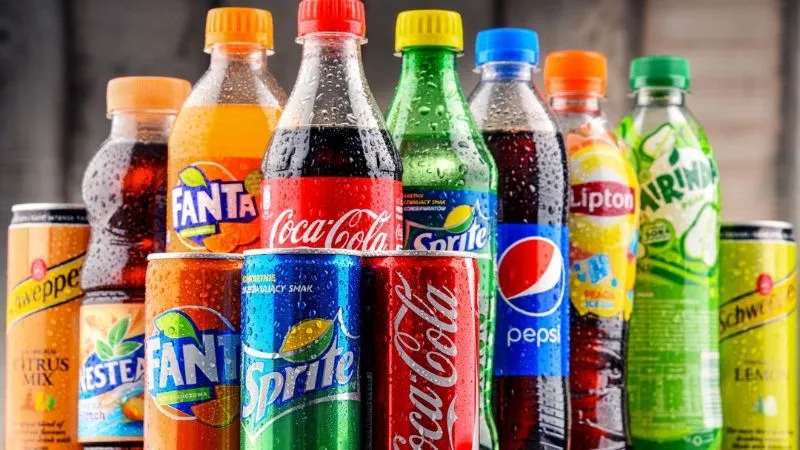 Soft drink là một loại nước giải khát có ga với thành phần chính gồm các chất làm ngọt, carbon dioxide bão hòa và hương liệu