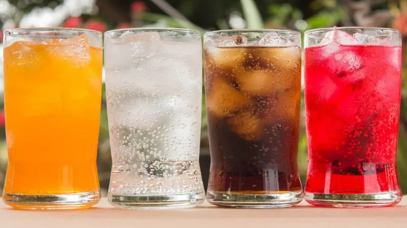 Nguyên nhân tạo ra khí ga đặc trưng trong soft drink là vì thành phần carbon dioxide (CO2) hòa tan trong nước