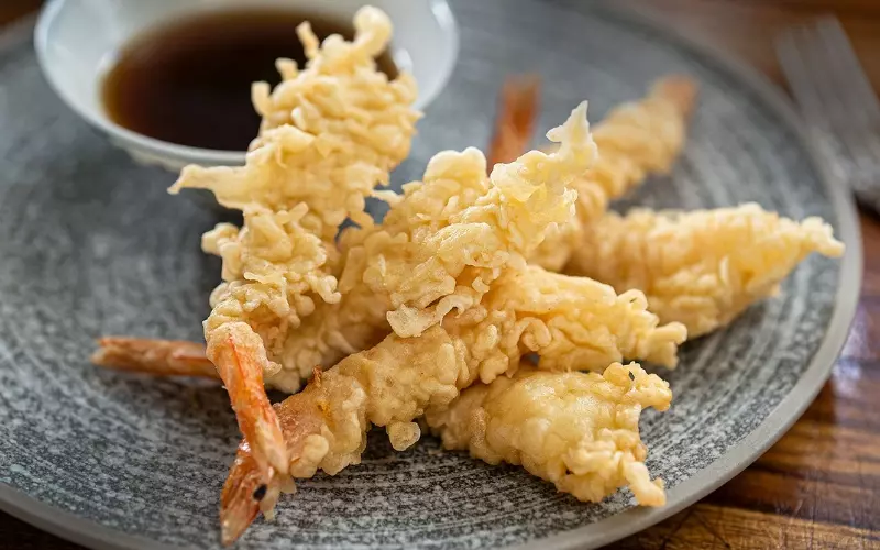 Tempura là một món chiên của Nhật Bản, gồm có hải sản và rau củ