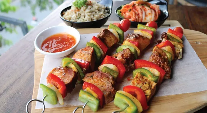 Thịt thăn nạc xiên nướng rau củ hấp dẫn vô cùng