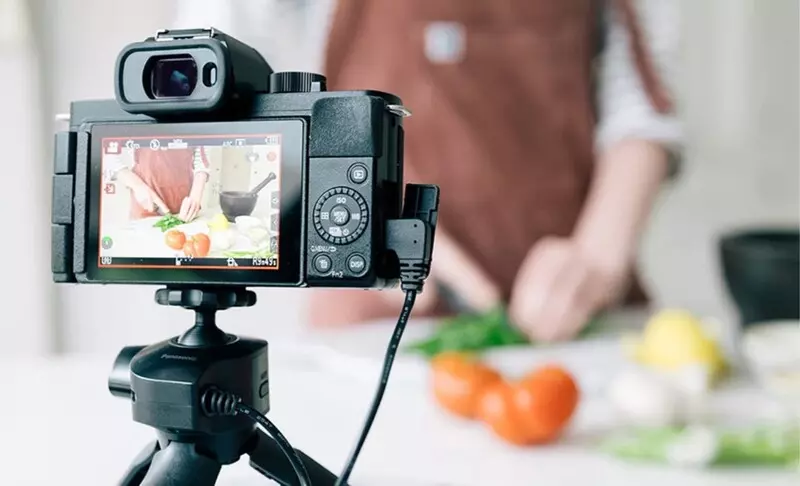 Vlog là một video có nội dung được xây dựng với mục đích chia sẻ thông tin hoặc kể chuyện