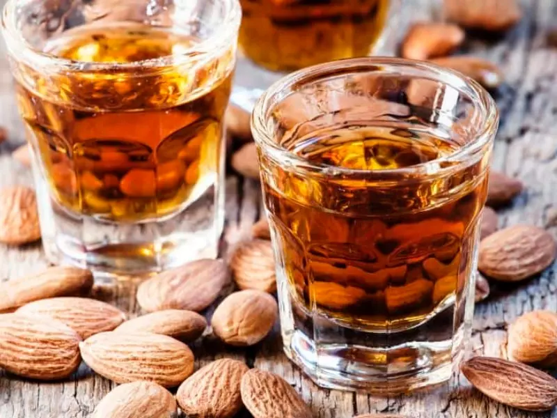 Amaretto có mùi vị như bánh hạnh nhân nướng hay bánh quy biscotti