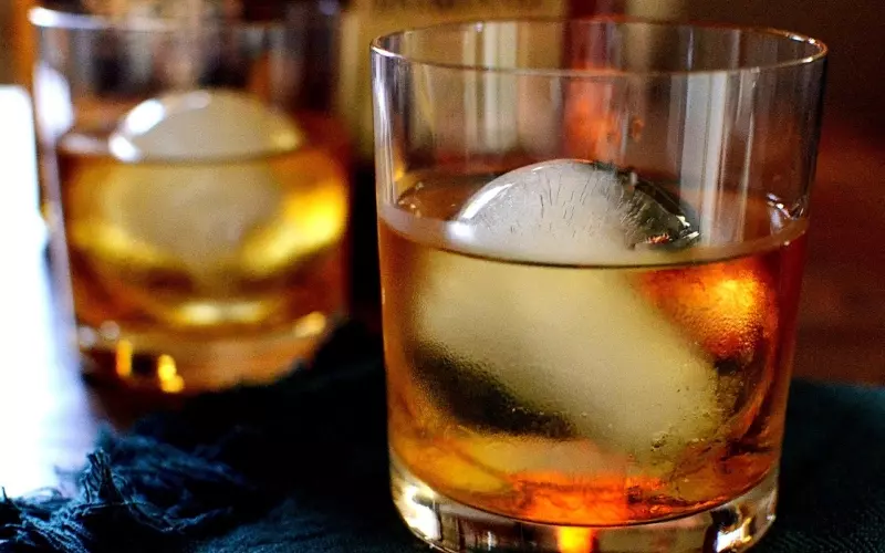 Godfather là sự kết hợp giữa rượu whisky Scotch và Amaretto