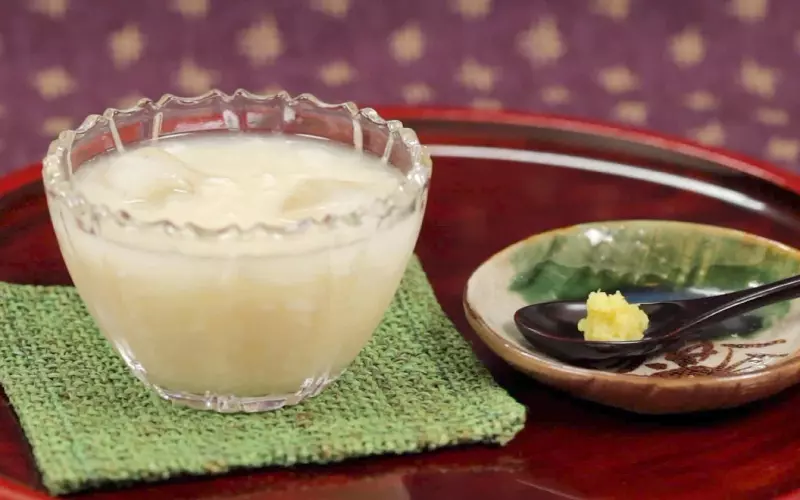 Kasu Amazake là rượu ngọt làm từ Sake lees - loại rượu có nồng độ cồn thấp